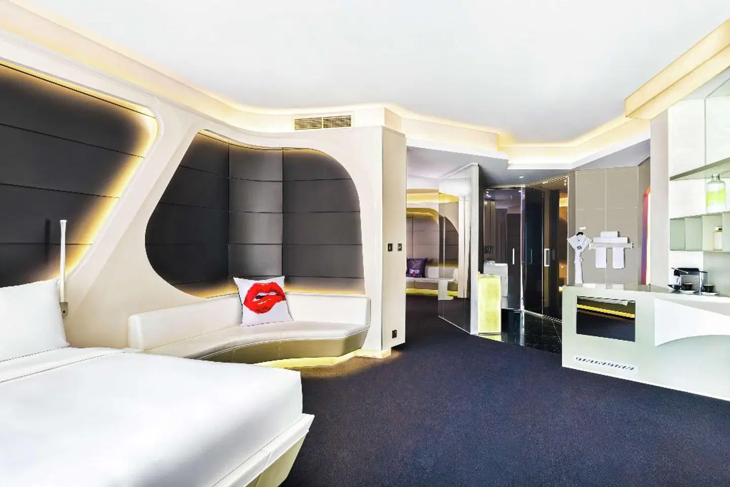 V Hotel Dubai, Curio Collection by Hilton EXTERIOR