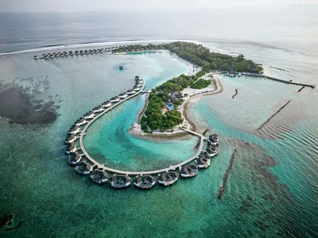 Cinnamon Dhonveli Maldives OUTDOOR_POOL