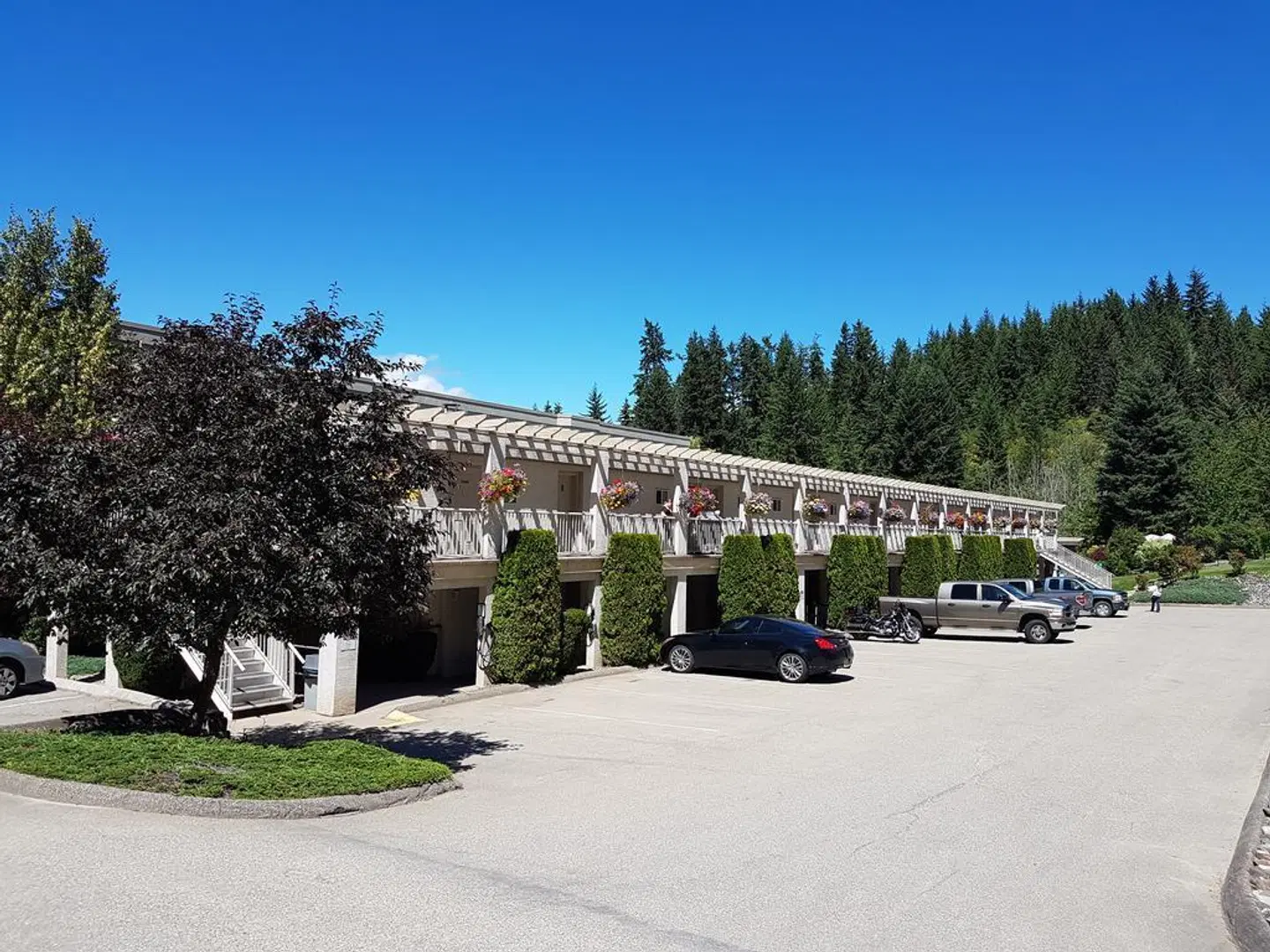 Hilltop Inn Salmon Arm EXTERIOR