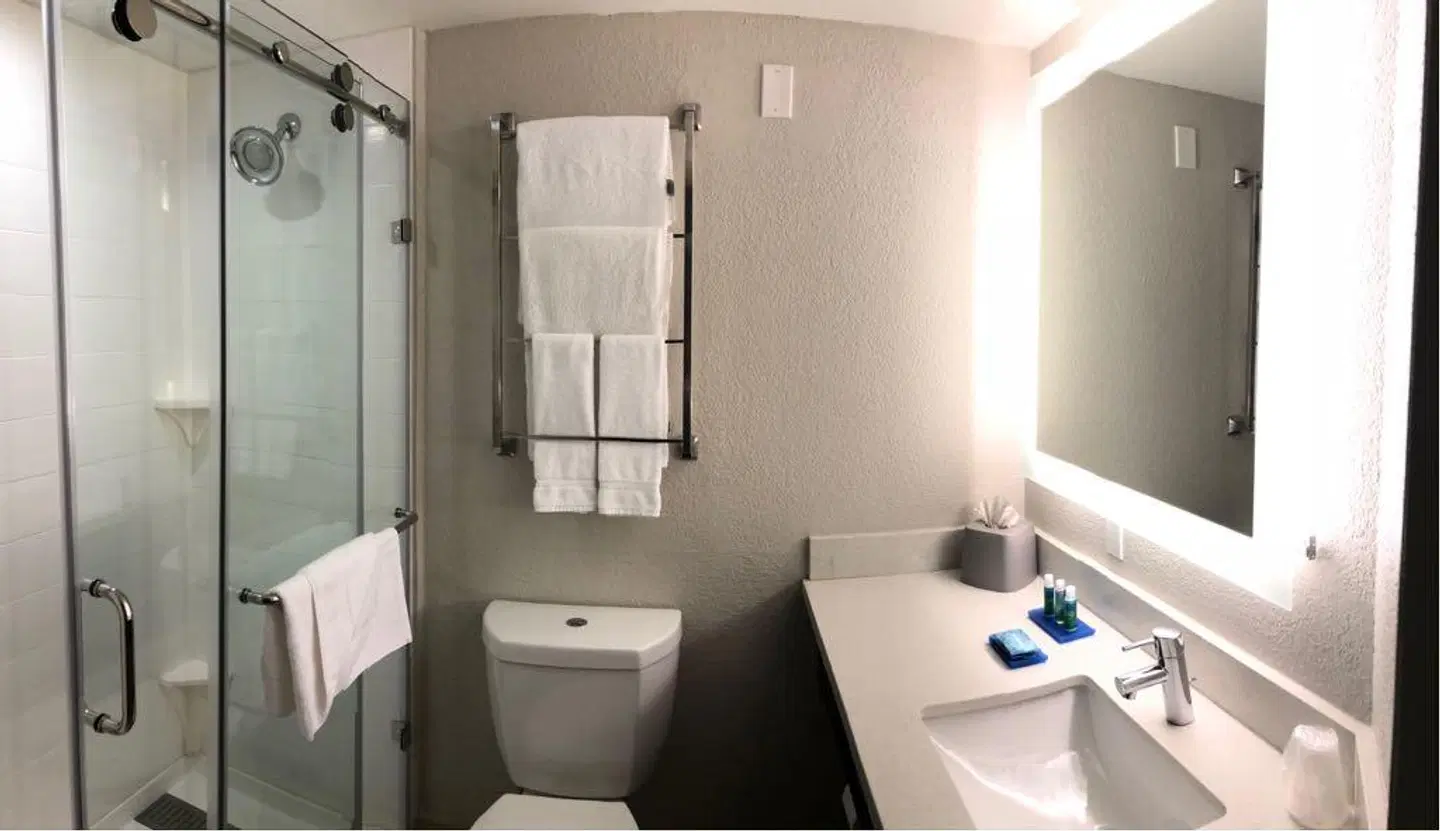 Holiday Inn Express & Suites Miami - Hialeah Badezimmer