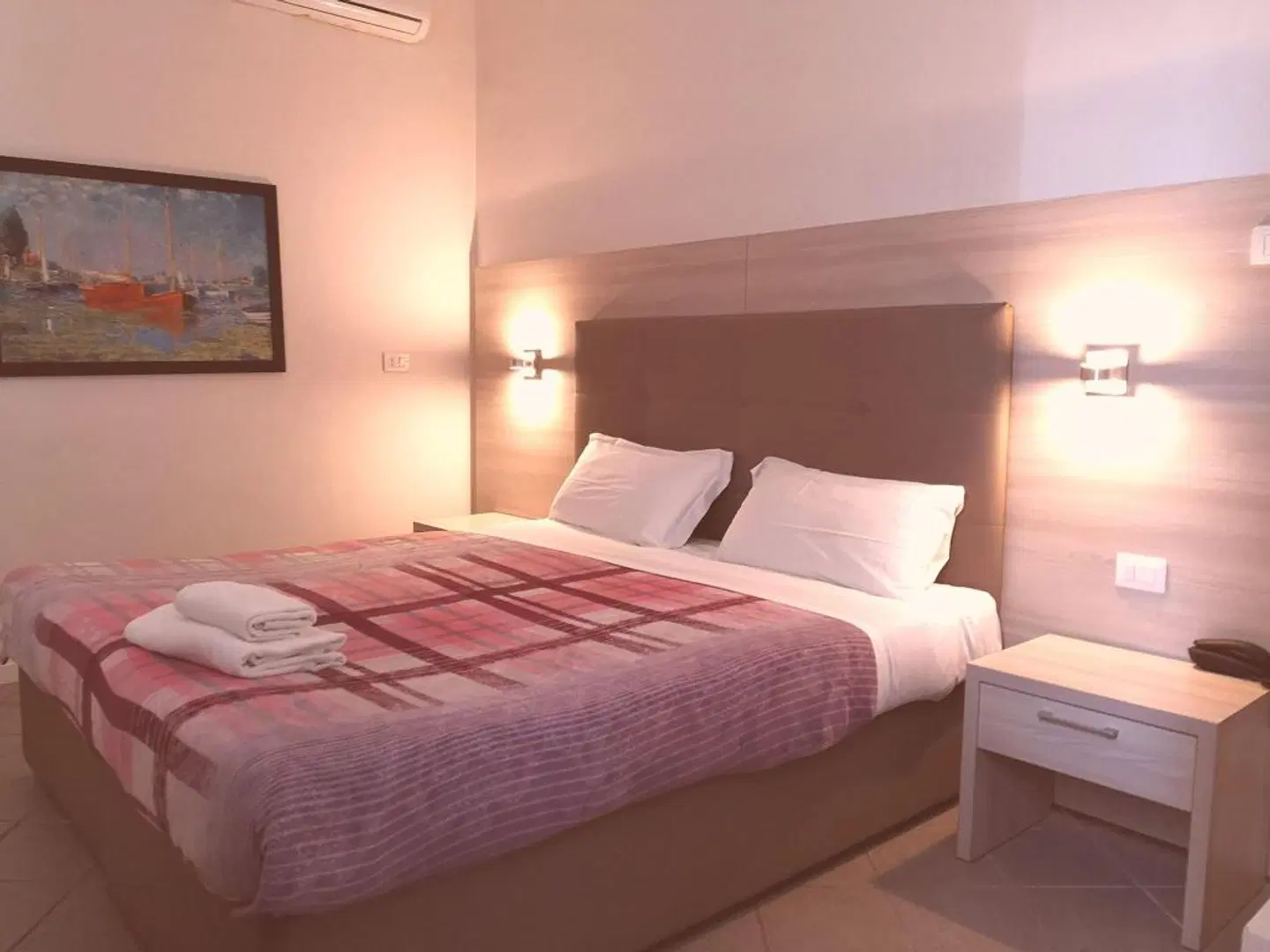 Academy Hotel ROOM_EXAMPLE