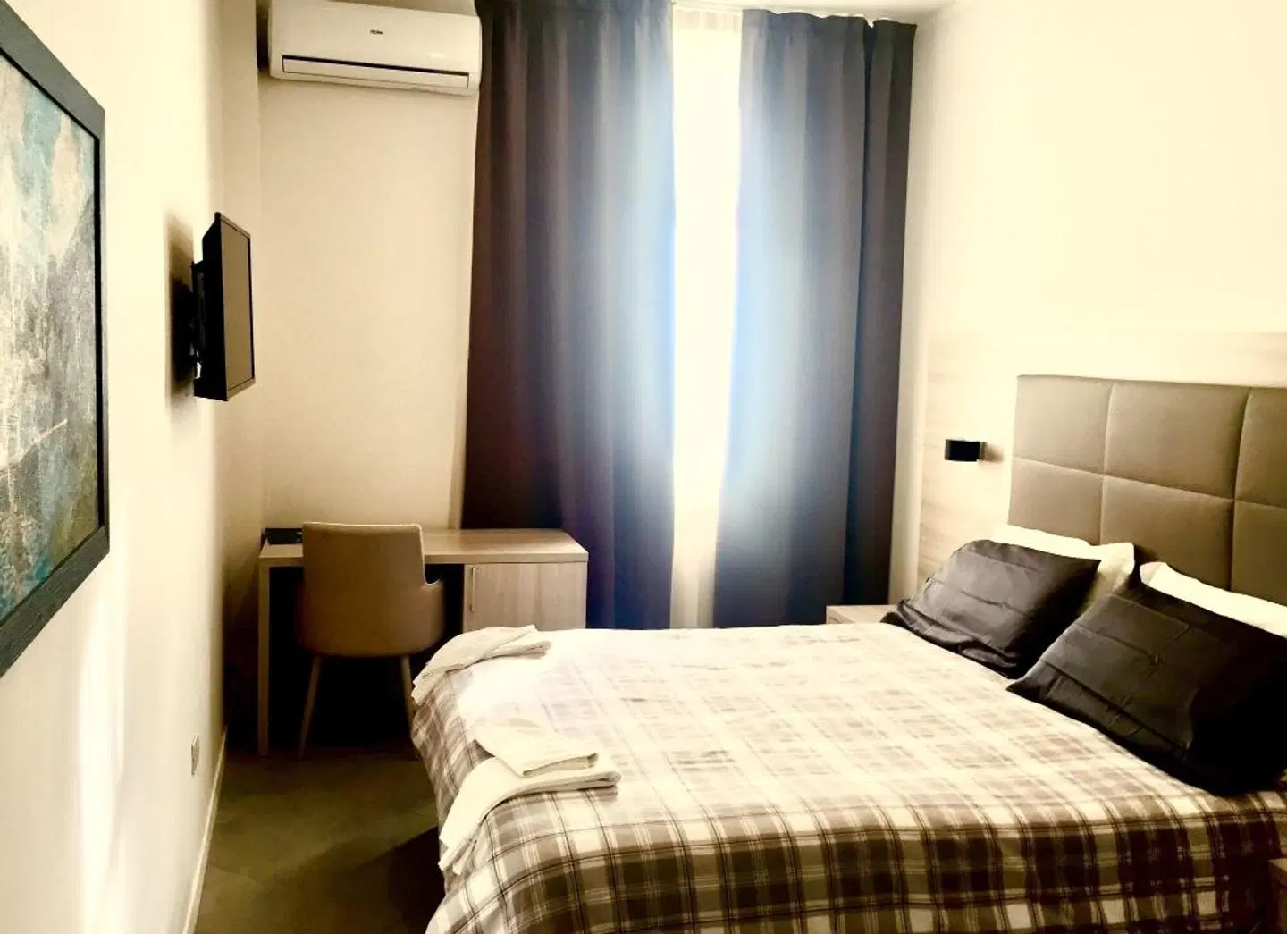 Academy Hotel ROOM_EXAMPLE