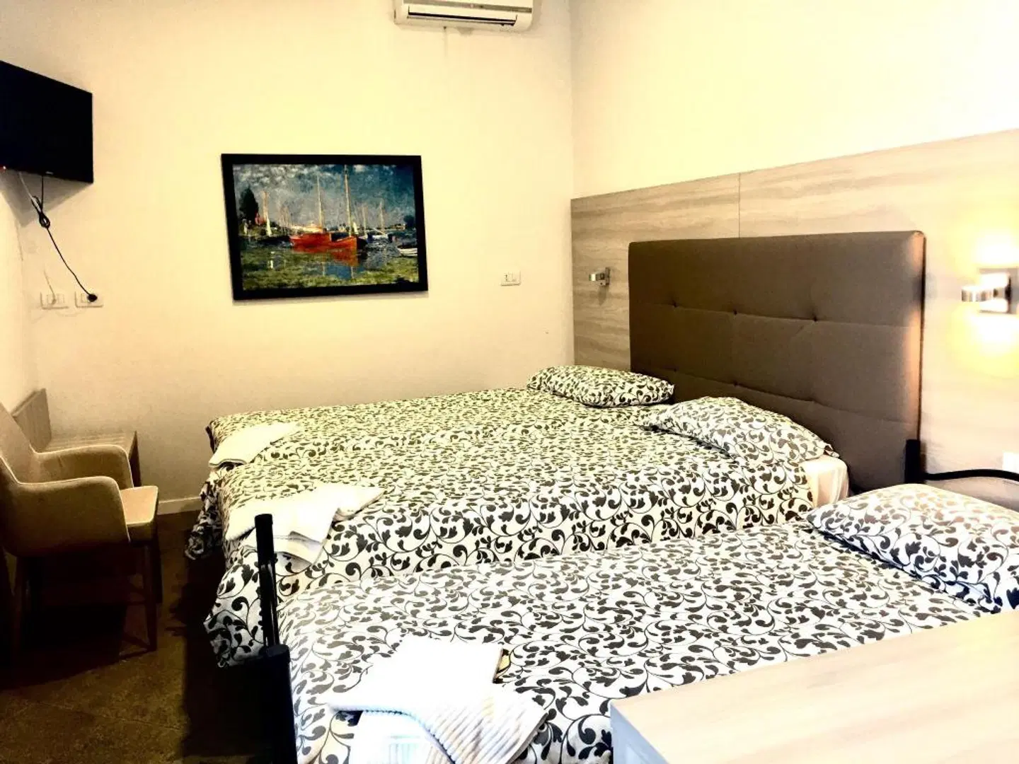 Academy Hotel ROOM_EXAMPLE