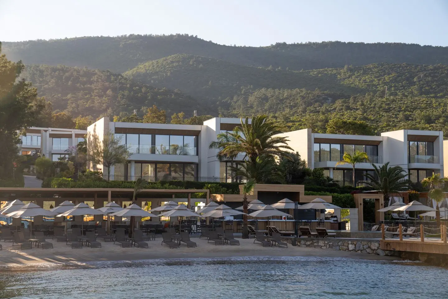 The Norm Collection Door'a BEACH