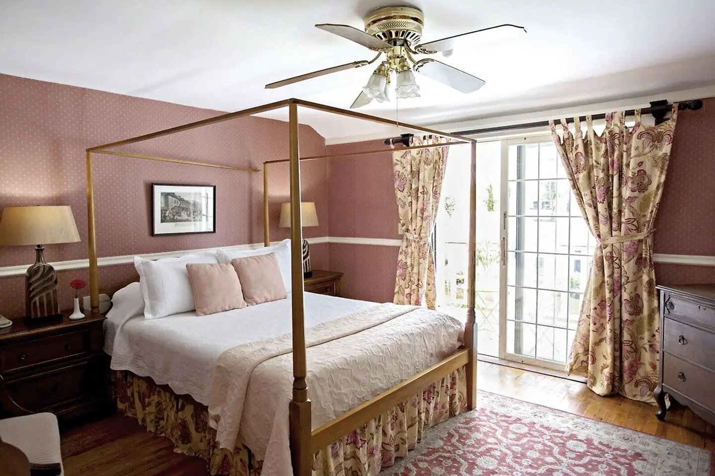 Queen Anne Inn ROOM_EXAMPLE