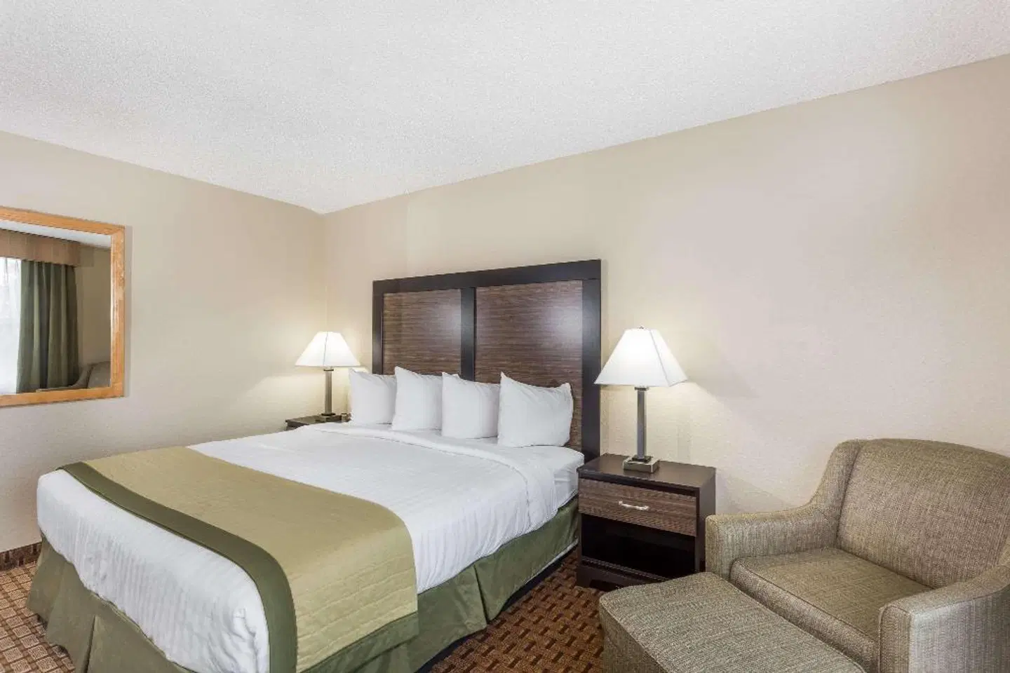 Baymont by Wyndham Fort Myers Airport ROOM_EXAMPLE