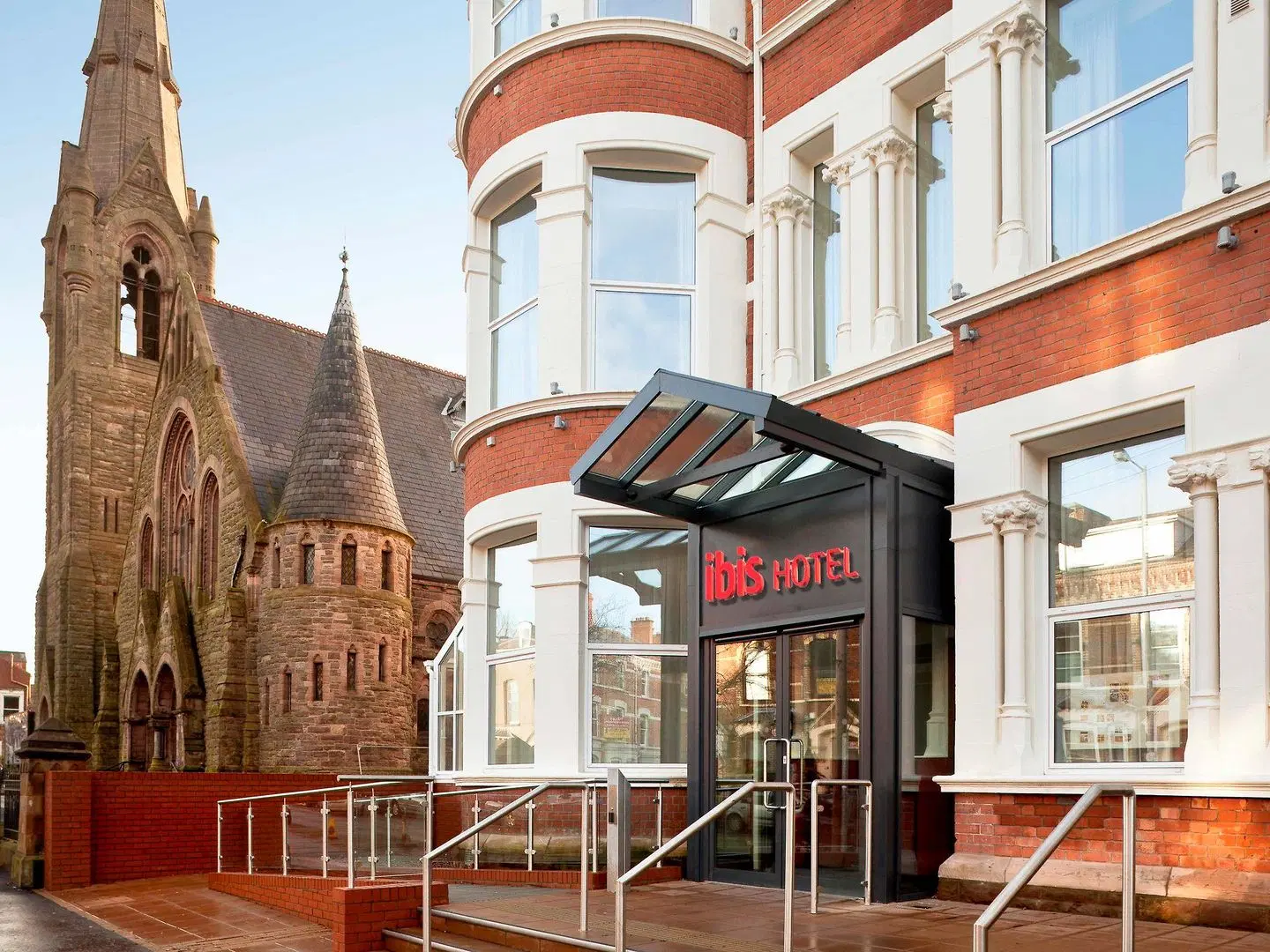 ibis Belfast Queens Quarter EXTERIOR