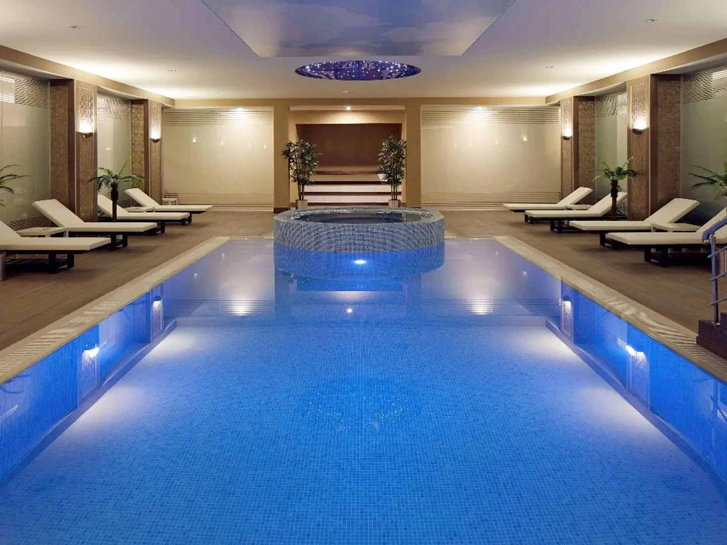 Mercure Istanbul Altunizade Hallenbad