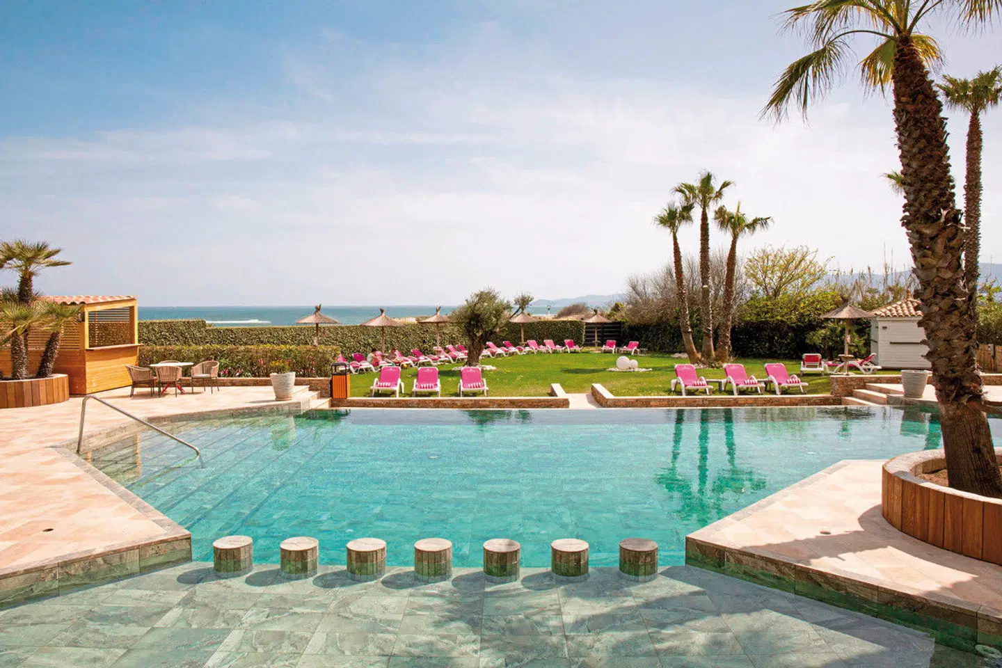 Les Flamants Roses OUTDOOR_POOL