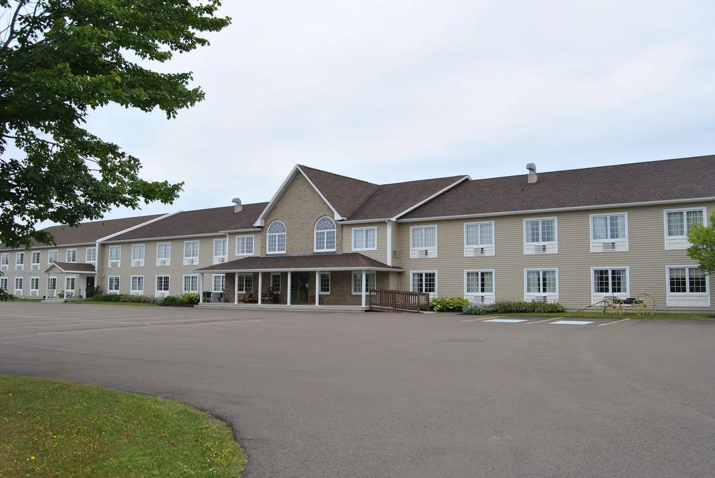 Auberge Bouctouche Inn & Suites EXTERIOR