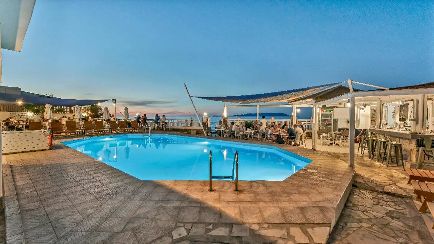 Sunset Beach Hotel OUTDOOR_POOL