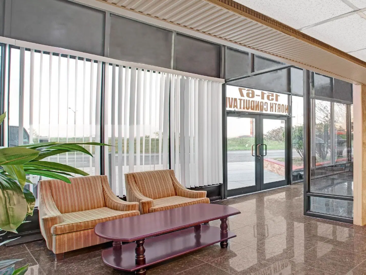 Super 8 by Wyndham, Jamaica North Conduit Terrasse