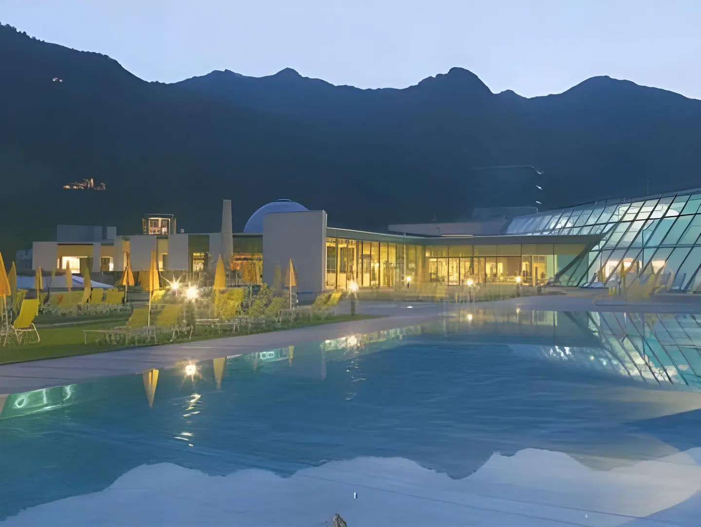 Österreichischer Hof OUTDOOR_POOL