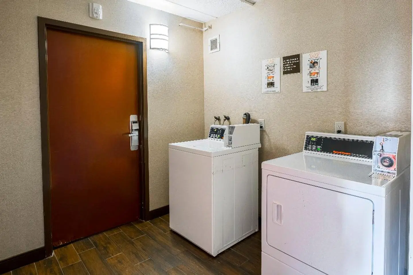 Red Roof Inn Plus Boston - Woburn Badezimmer