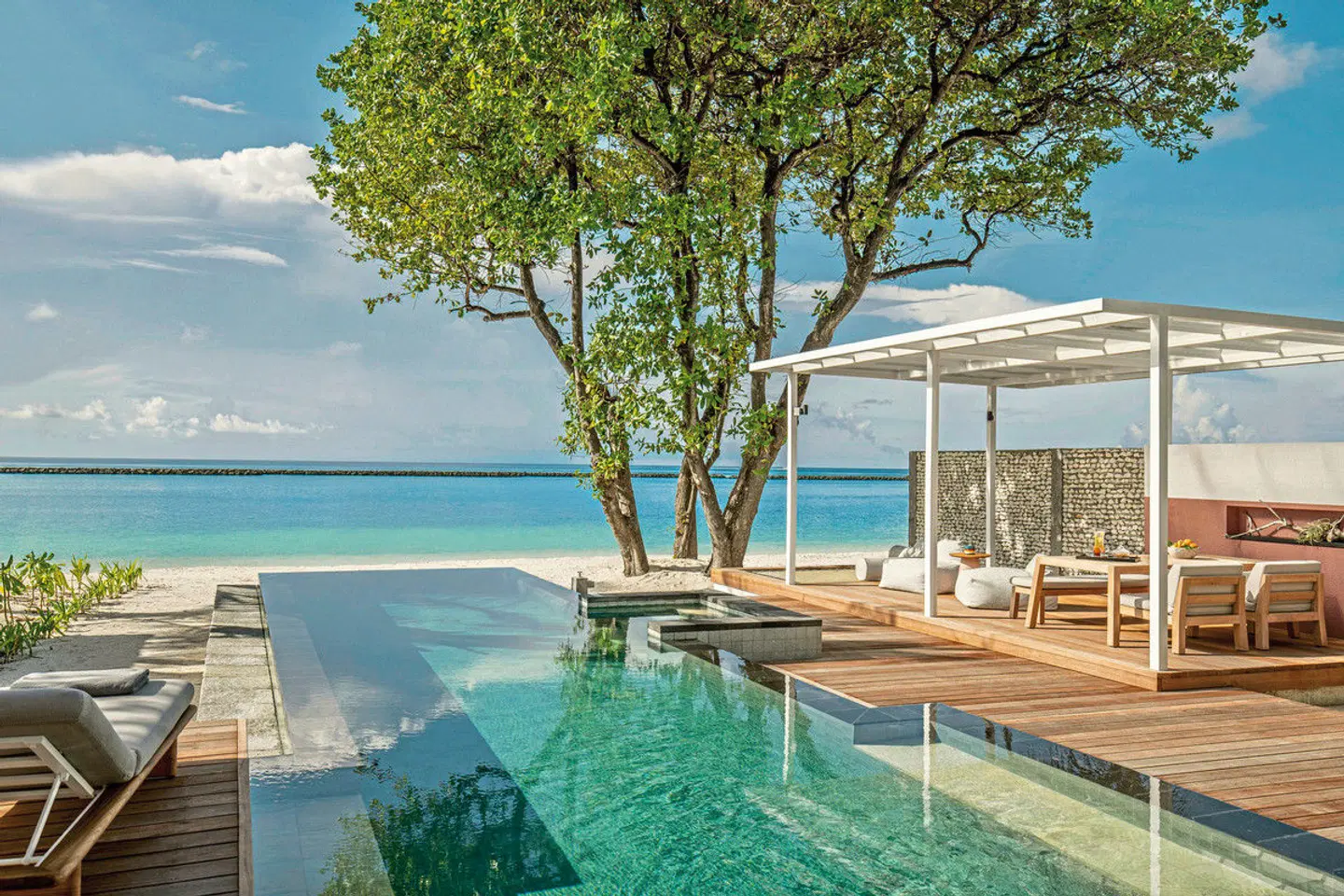 Four Seasons Resort Maldives at Landaa Giraavaru OUTDOOR_POOL