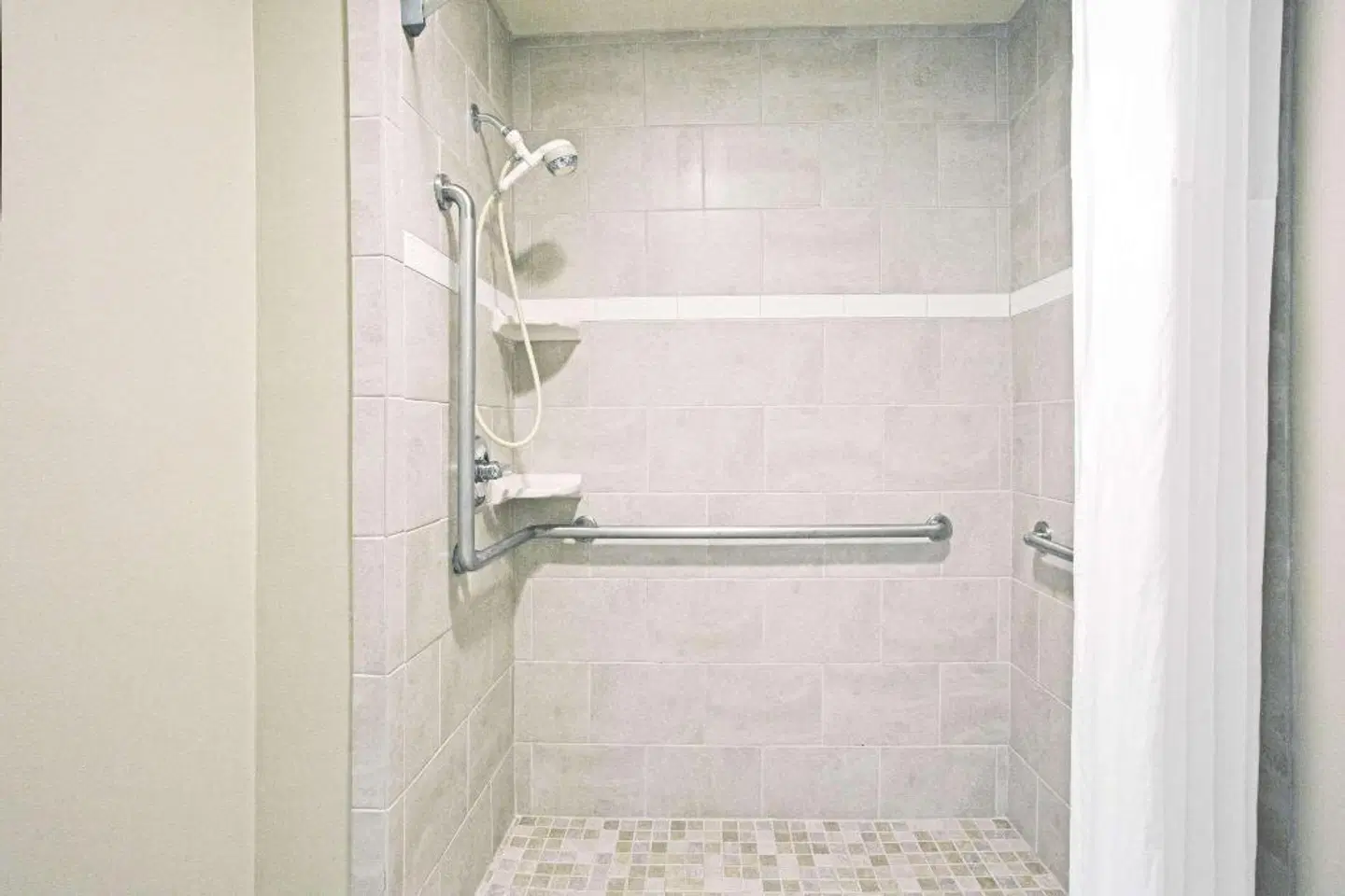 Days Inn by Wyndham Virginia Beach At The Beach Badezimmer