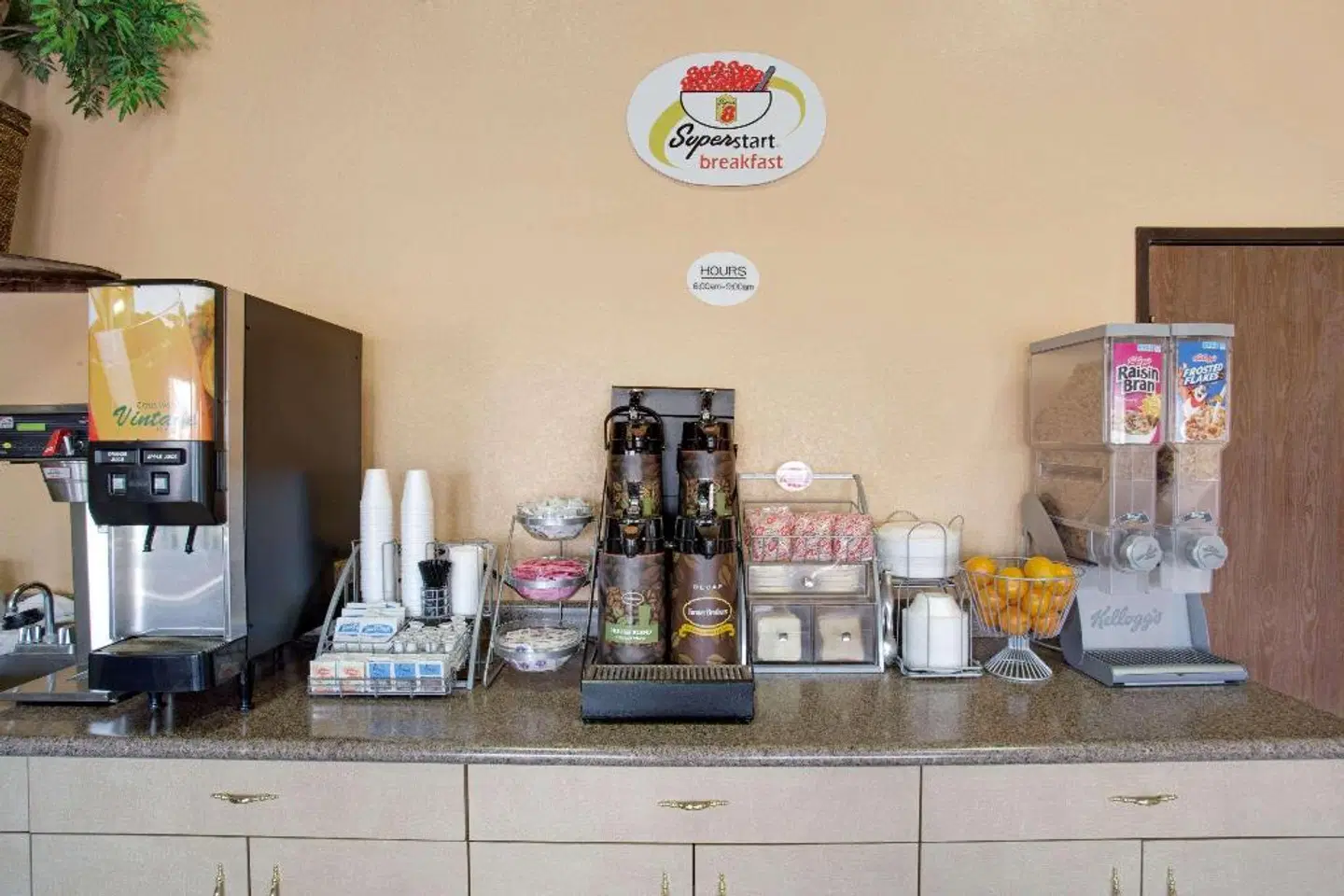 Super 8 by Wyndham Tucson Downtown Convention Center Restaurant