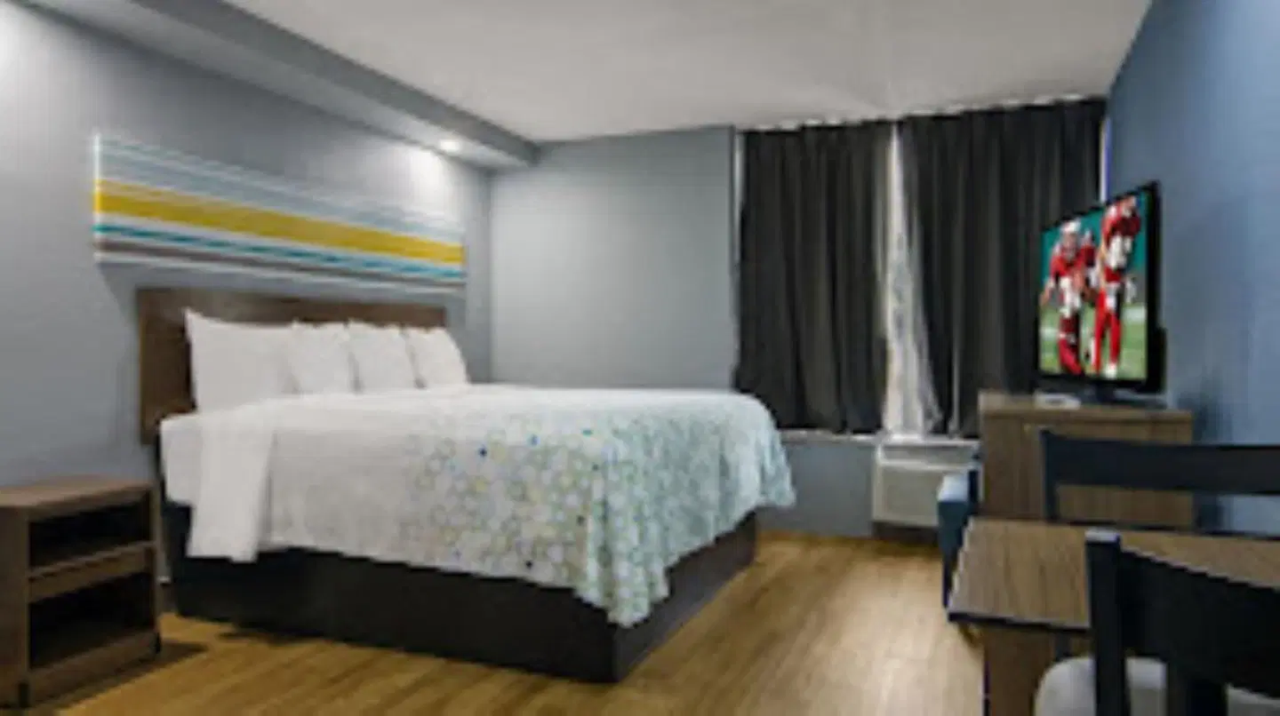 HomeTowne Studios Chicago - N Aurora/ Naperville ROOM_EXAMPLE