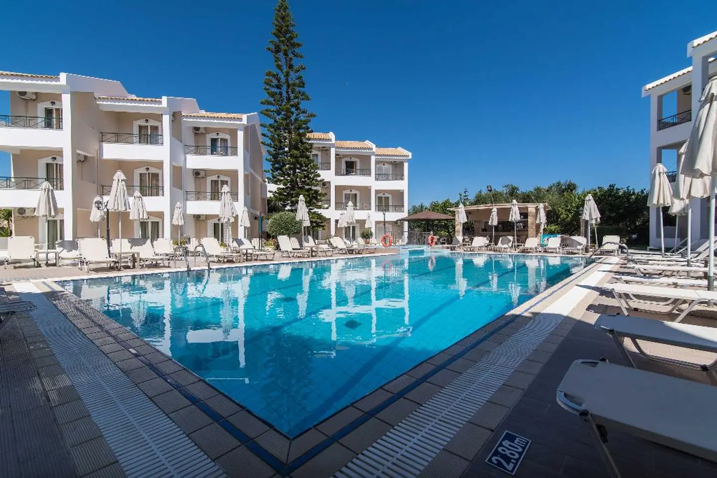 Maistrali Hotel & Apartments OUTDOOR_POOL