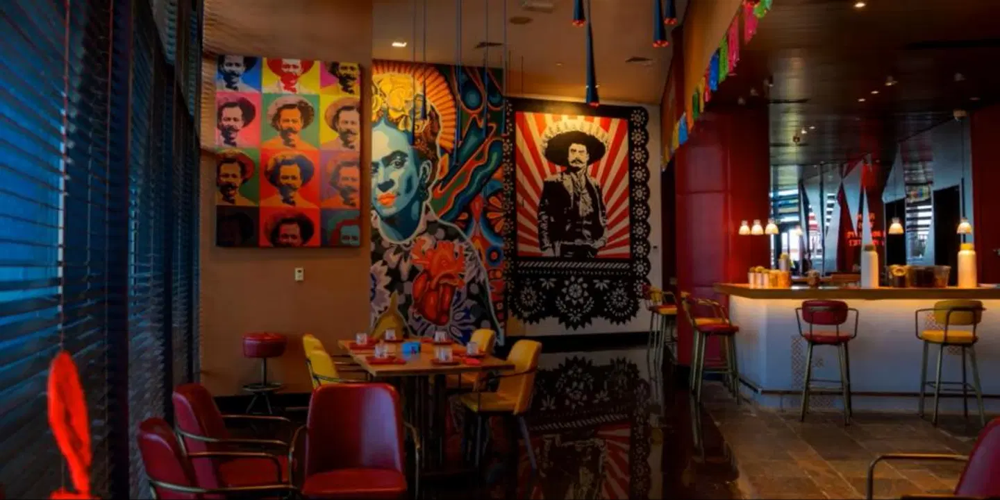 Yas Plaza Bay by IHG Bar