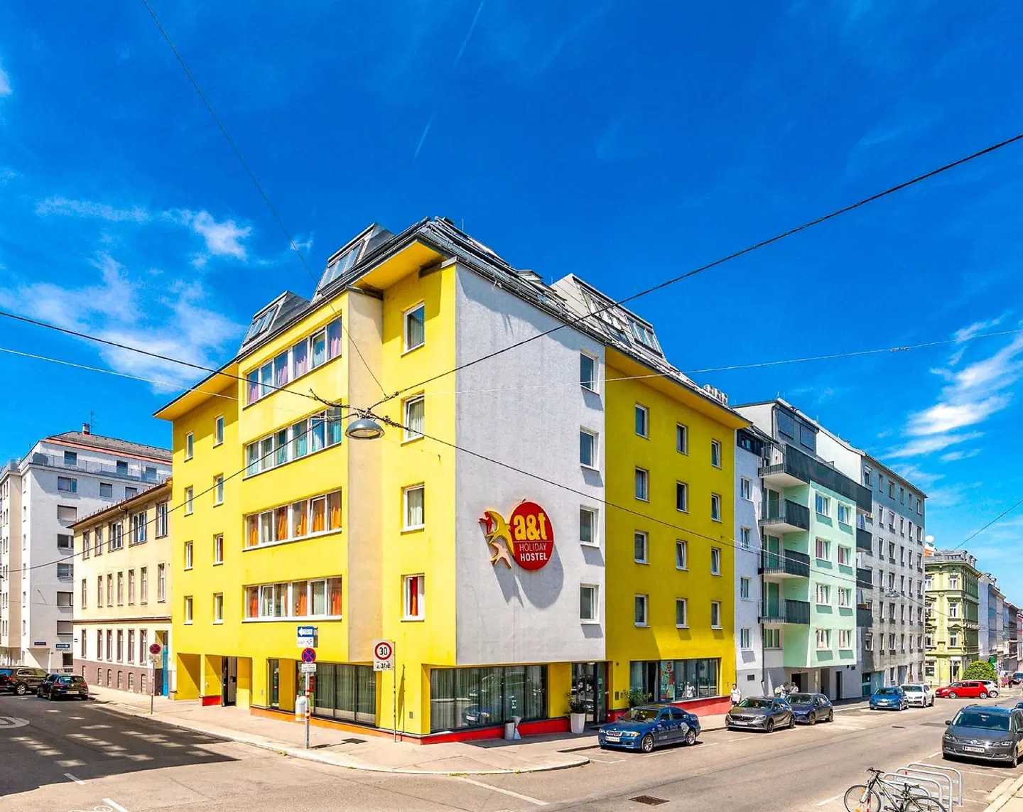 a&t Holiday Hostel Wien EXTERIOR