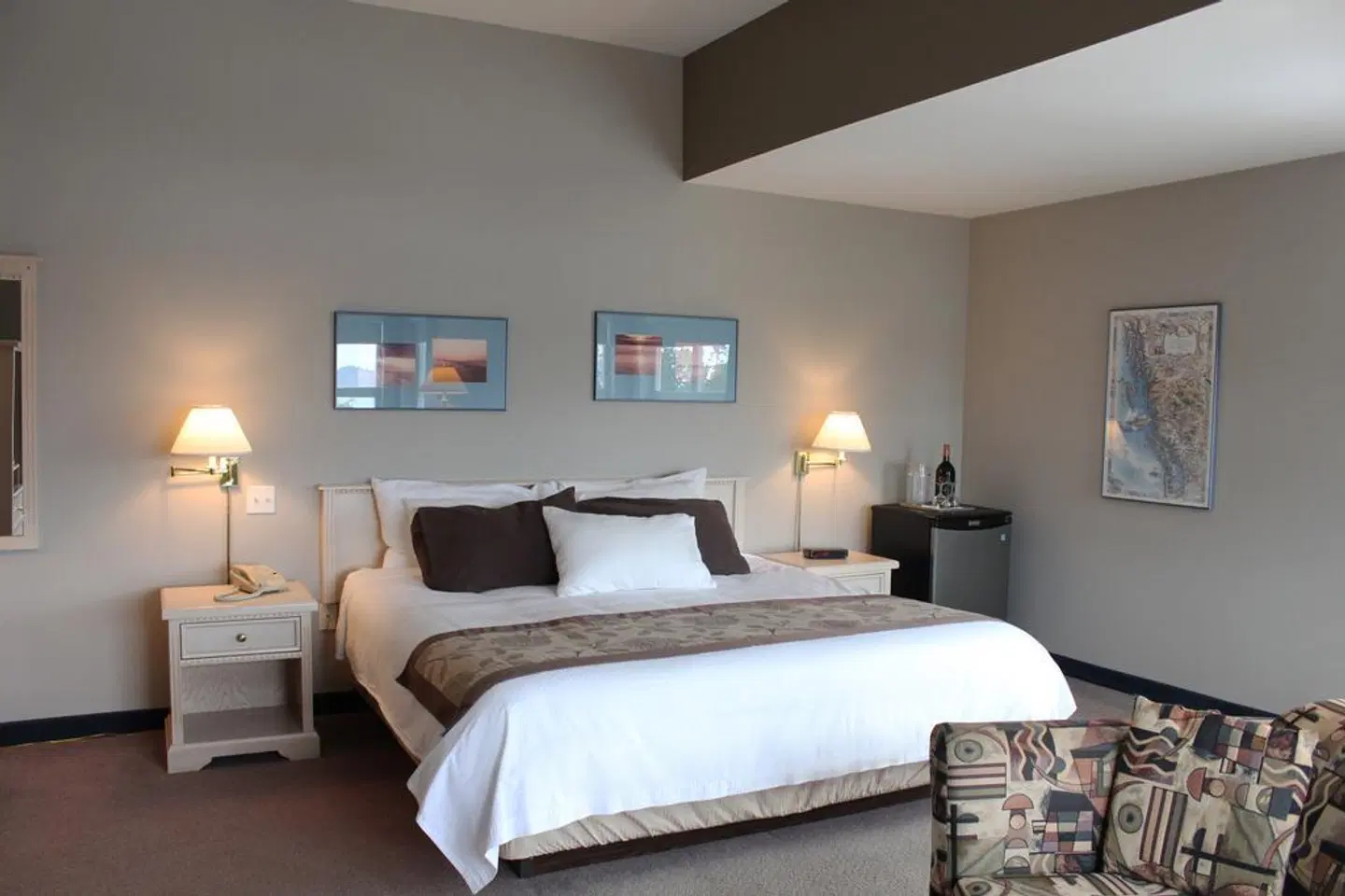 The Quarterdeck Inn & Marina Resort ROOM_EXAMPLE