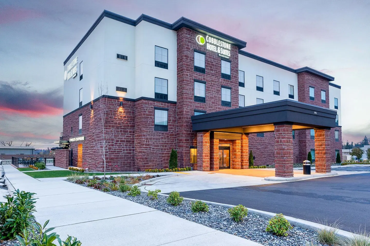 Cobblestone Hotel & Suites - Lynden EXTERIOR