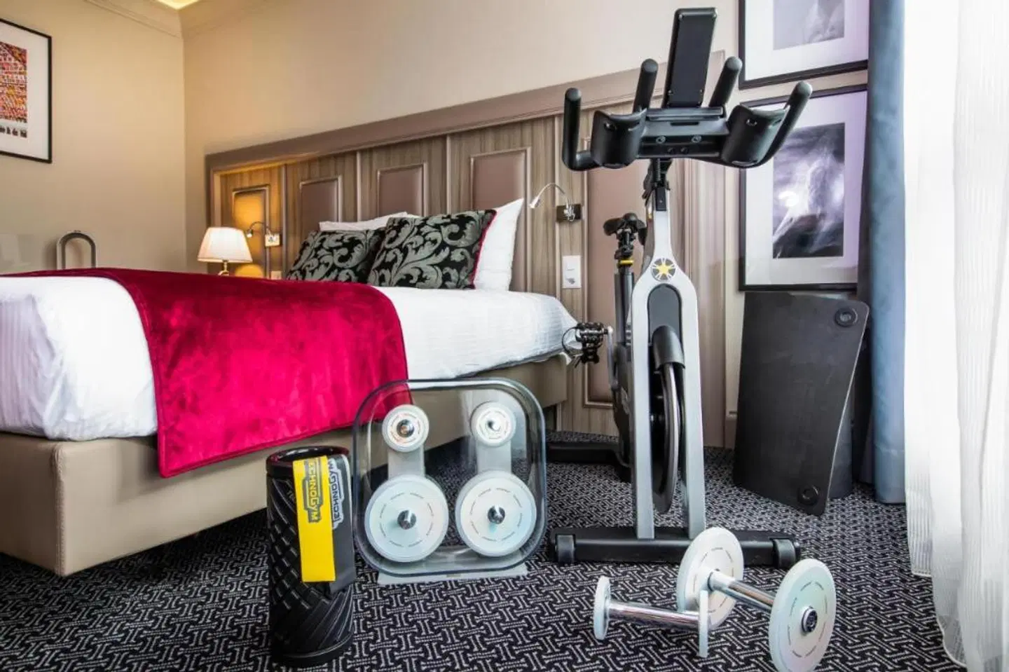 Drake-Longchamp SPORTS_AND_LEISURE