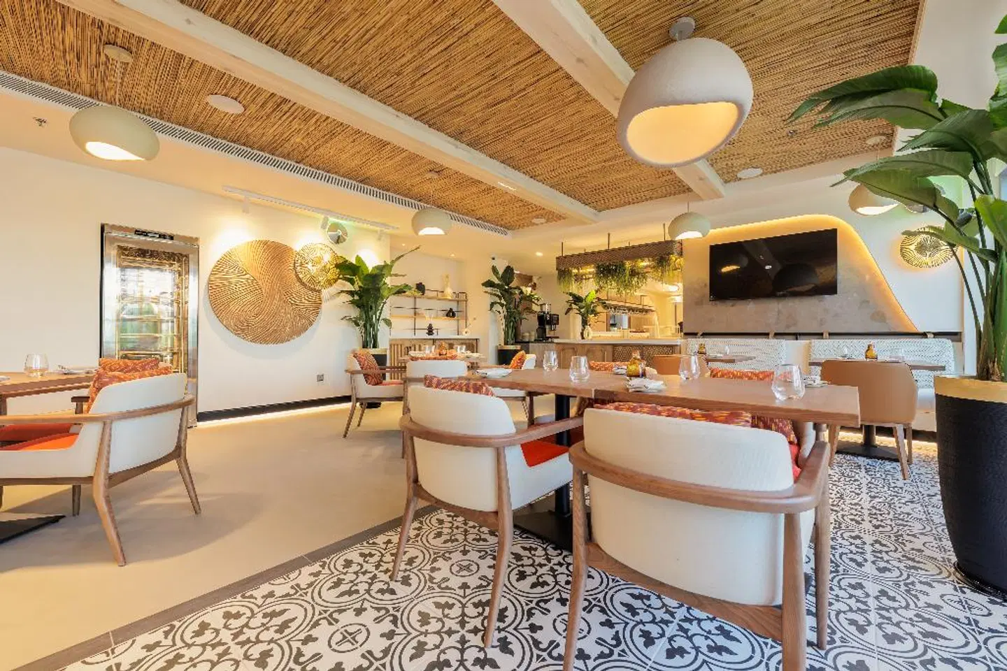 Holiday Inn Dubai Village Circle Bar