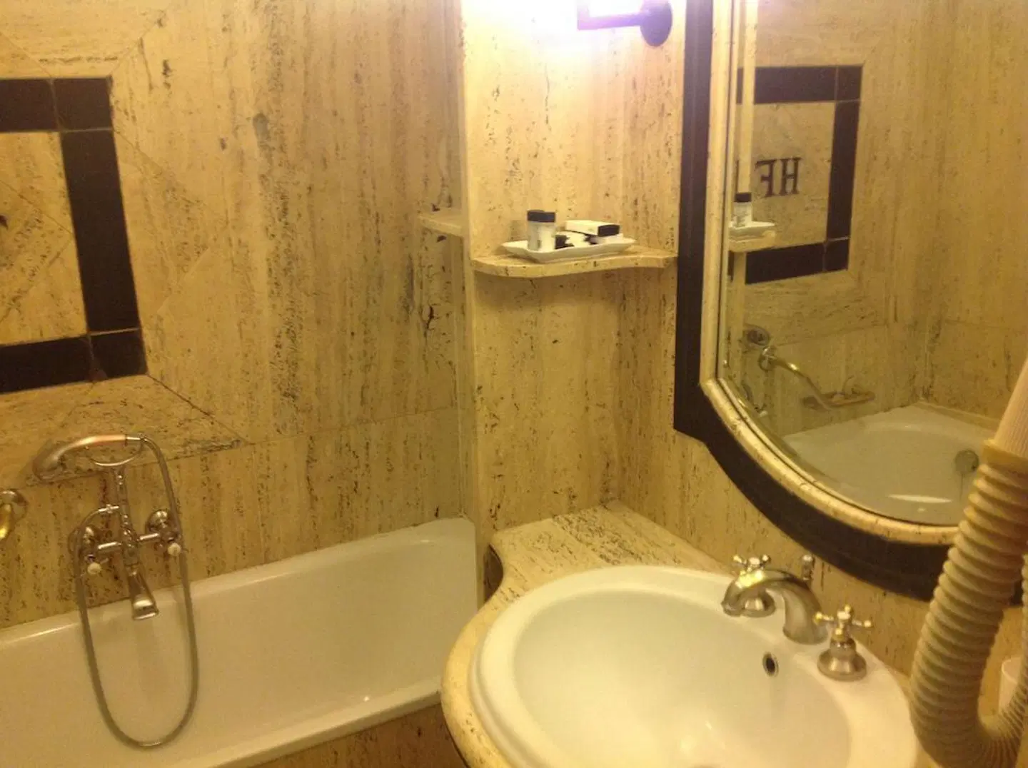 Fontana Hotel Rome Badezimmer