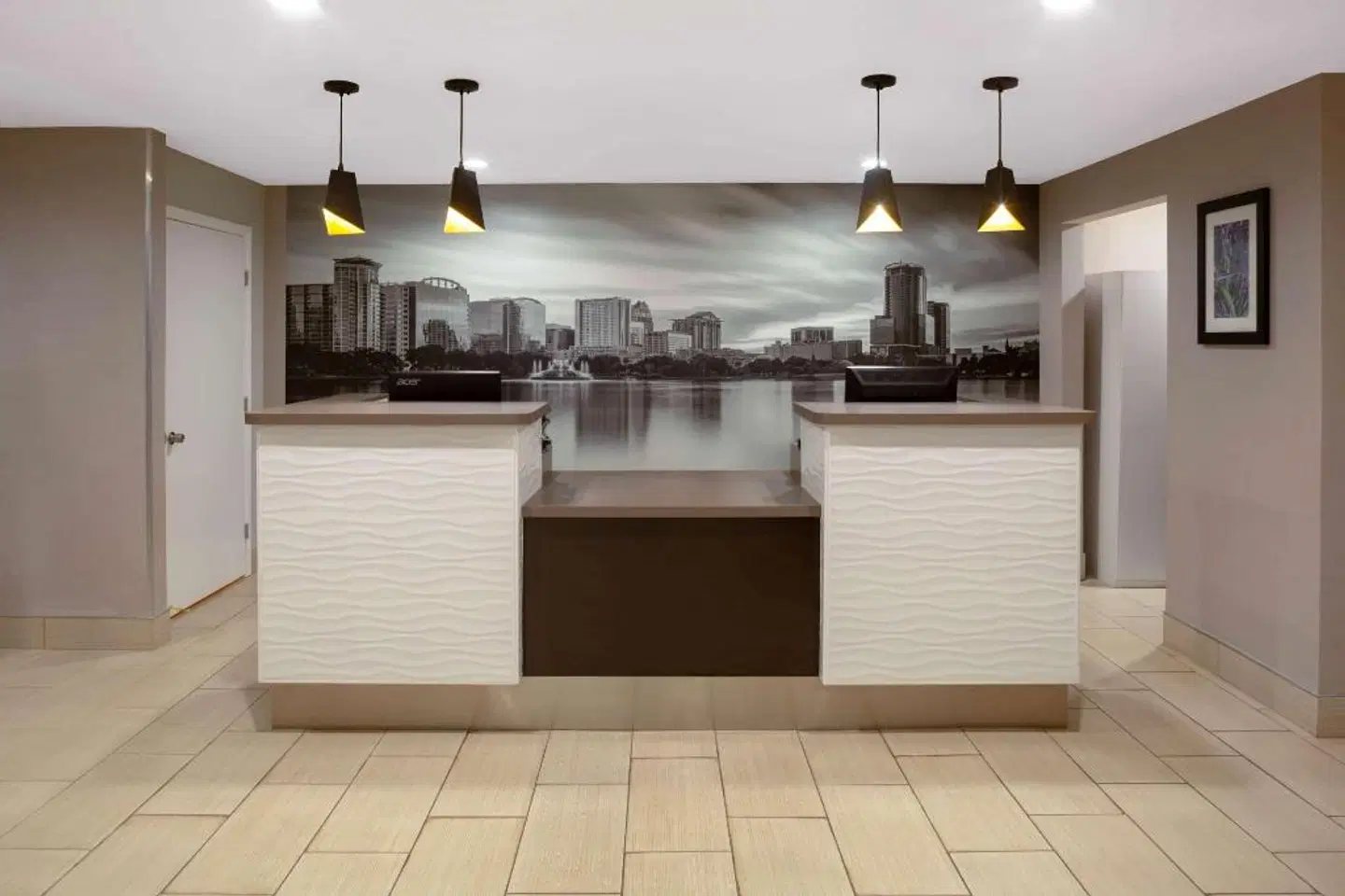 La Quinta Inn & Suites by Wyndham Orlando Universal Area LOUNGE_LOBBY