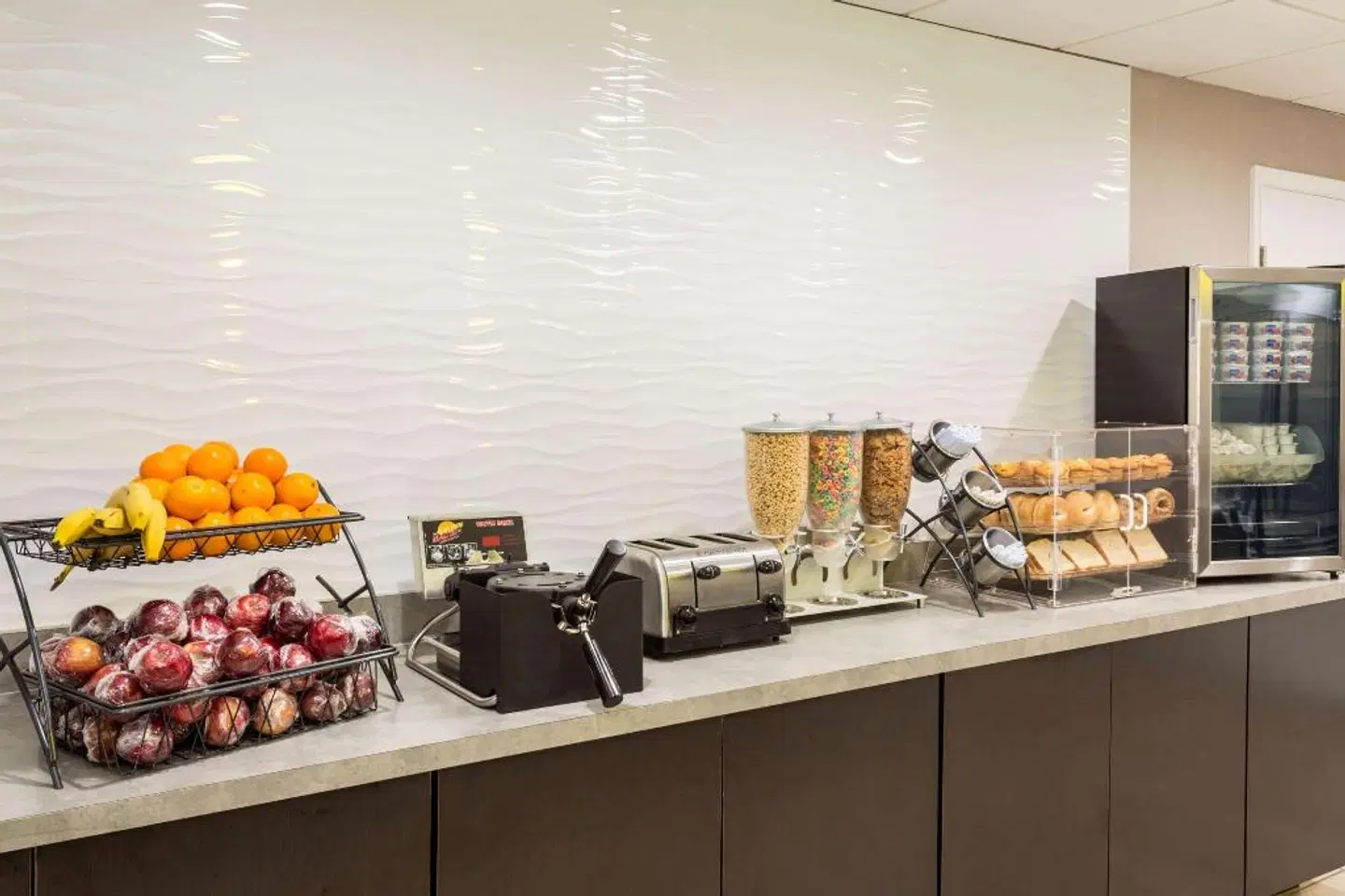 La Quinta Inn & Suites by Wyndham Orlando Universal Area Restaurant