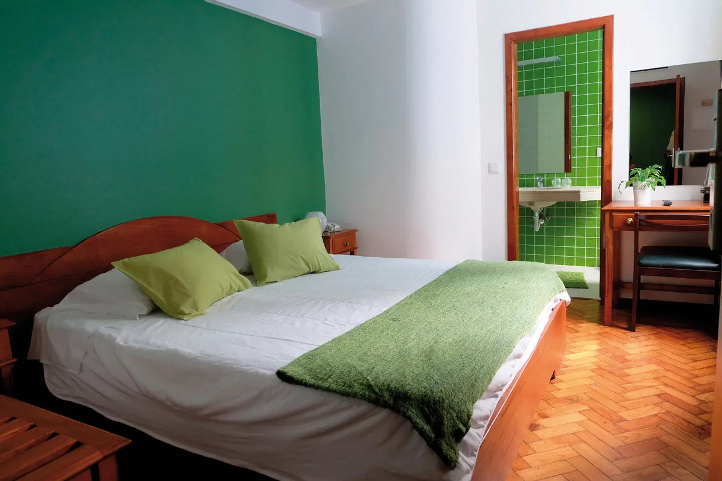 Alcides ROOM_EXAMPLE