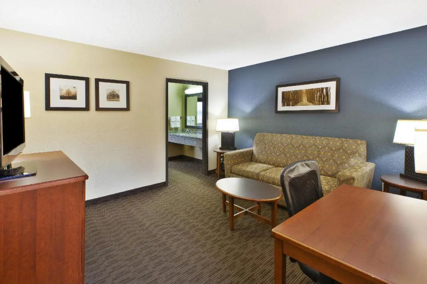 AmericInn by Wyndham Bay City ROOM_EXAMPLE