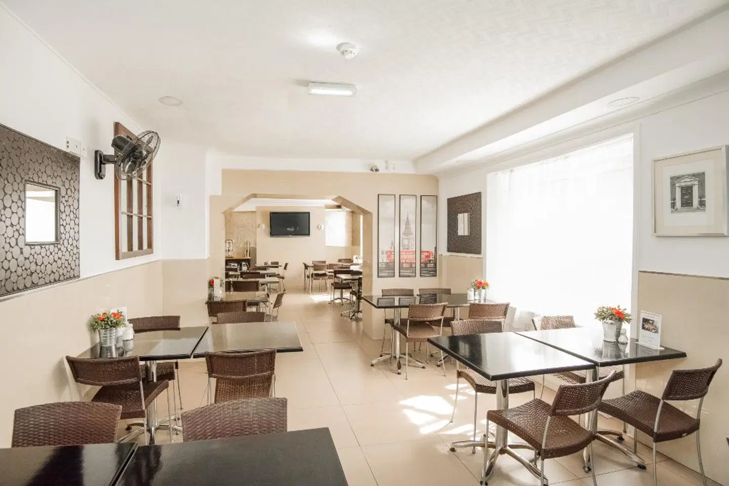 Huttons LOUNGE_LOBBY