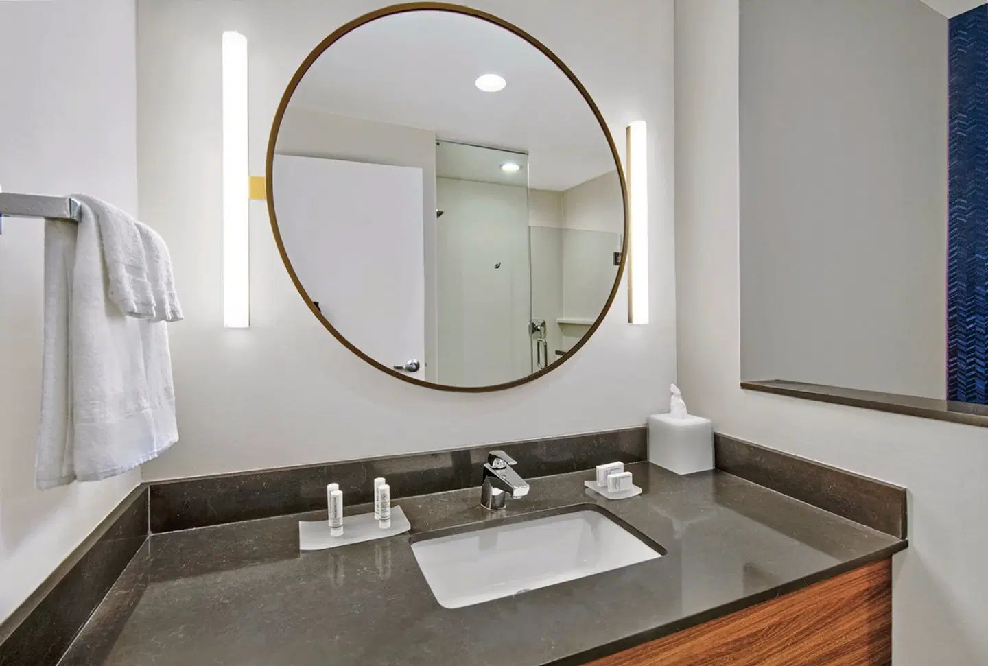 Fairfield Inn at Flamingo Crossings Badezimmer