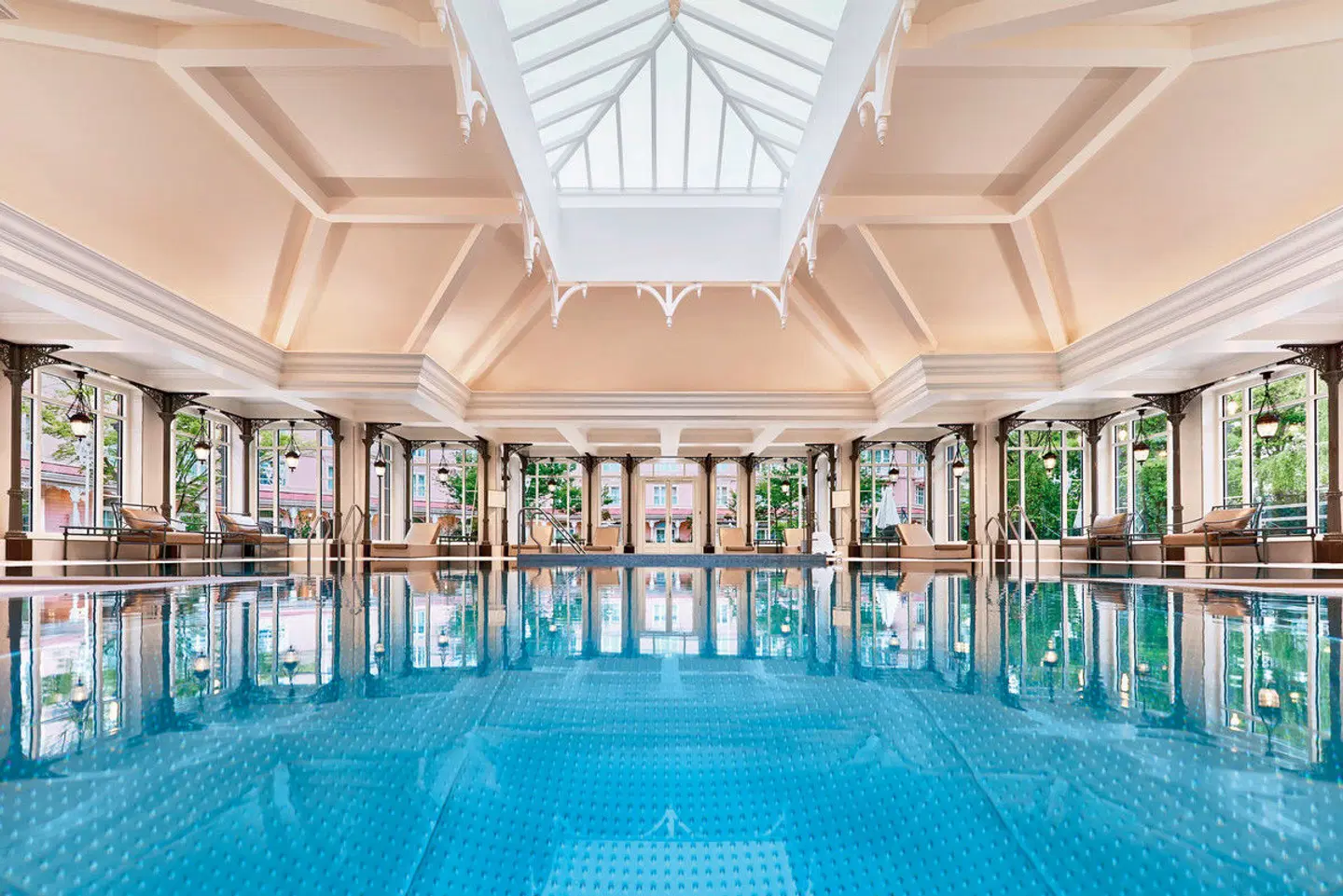 Disneyland® Hotel Hallenbad