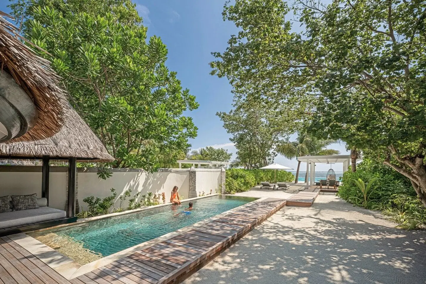 Four Seasons Resort Maldives at Kuda Huraa OUTDOOR_POOL