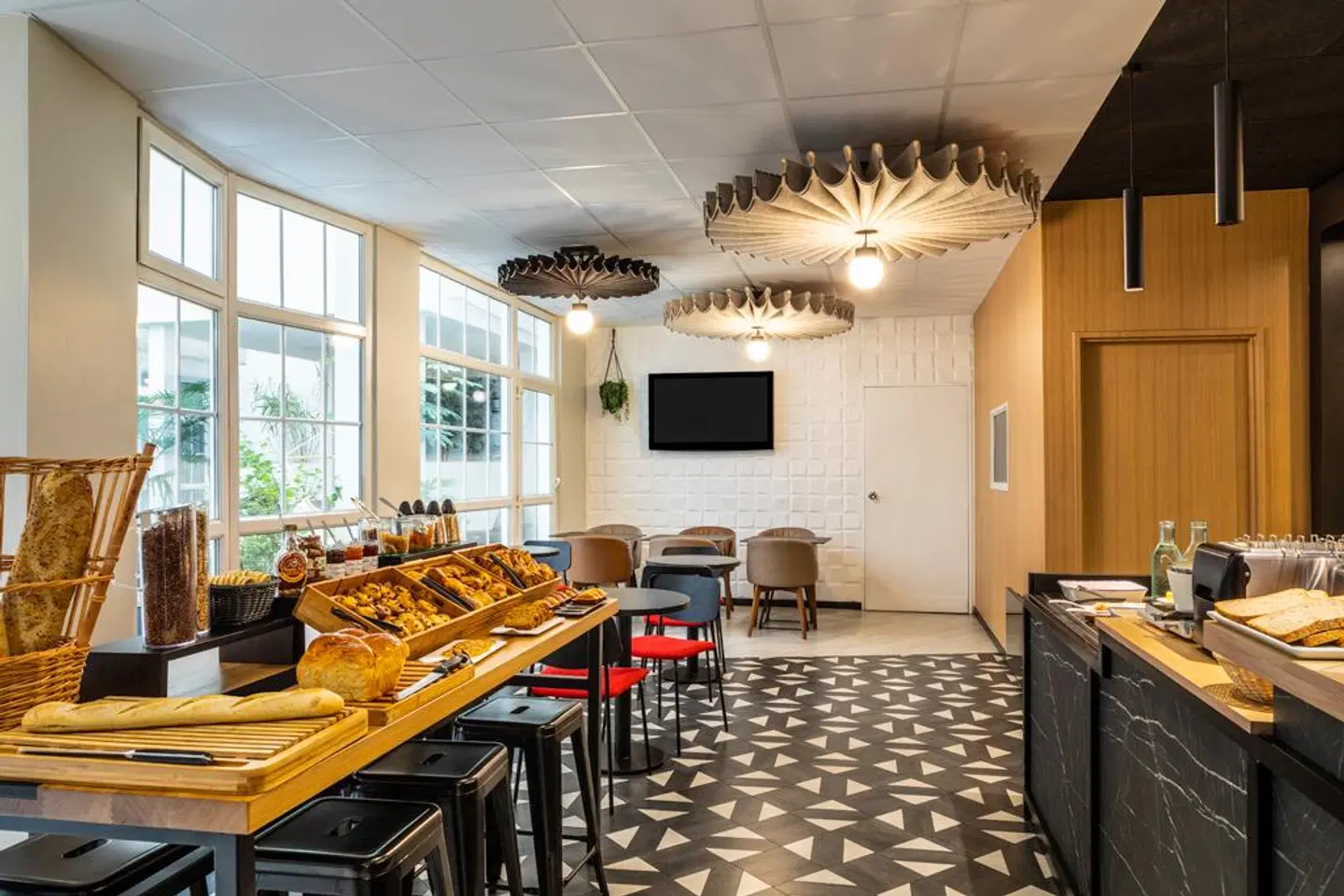 ibis Paris Ornano Montmartre North 18th Bar