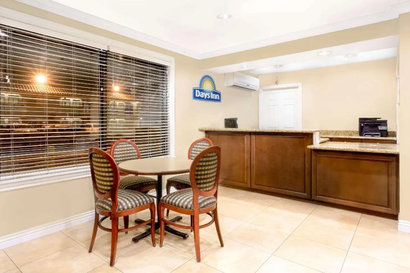Days Inn by Wyndham Kingman East LOUNGE_LOBBY
