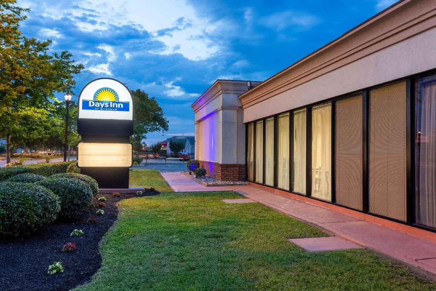 Days Inn by Wyndham Hampton Near Coliseum Convention Center Garten