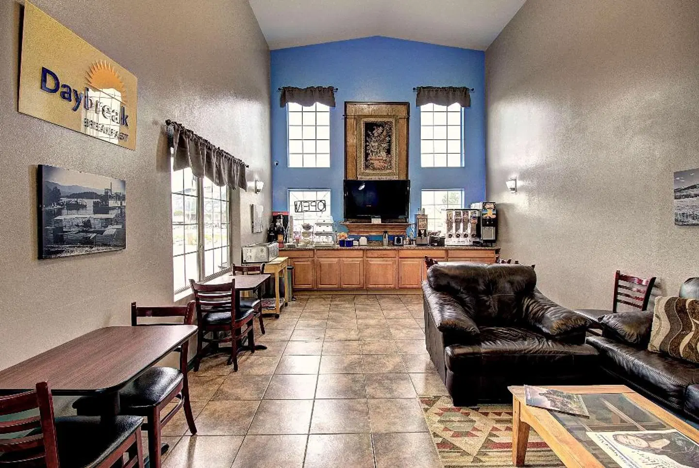 Days Inn & Suites by Wyndham Lolo LOUNGE_LOBBY