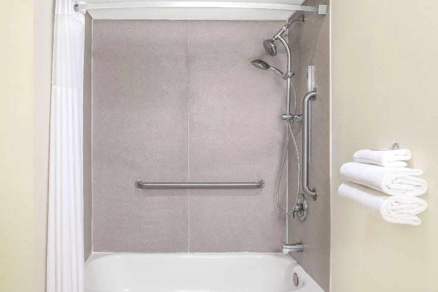 Days Inn by Wyndham Kingman East Badezimmer