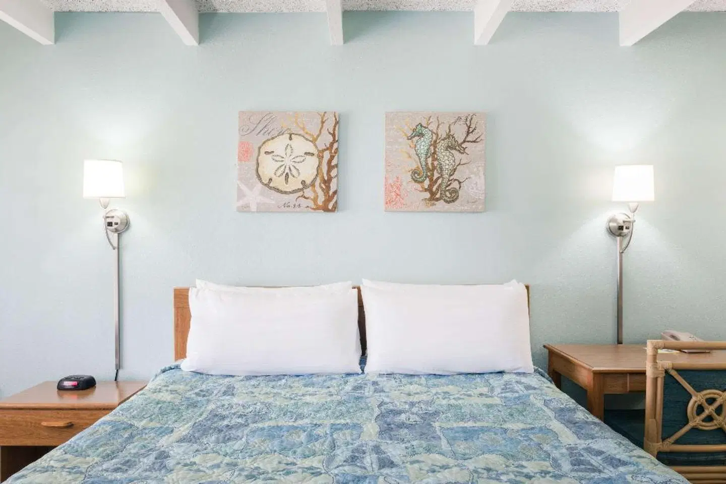 Days Inn & Suites by Wyndham Jekyll Island ROOM_EXAMPLE