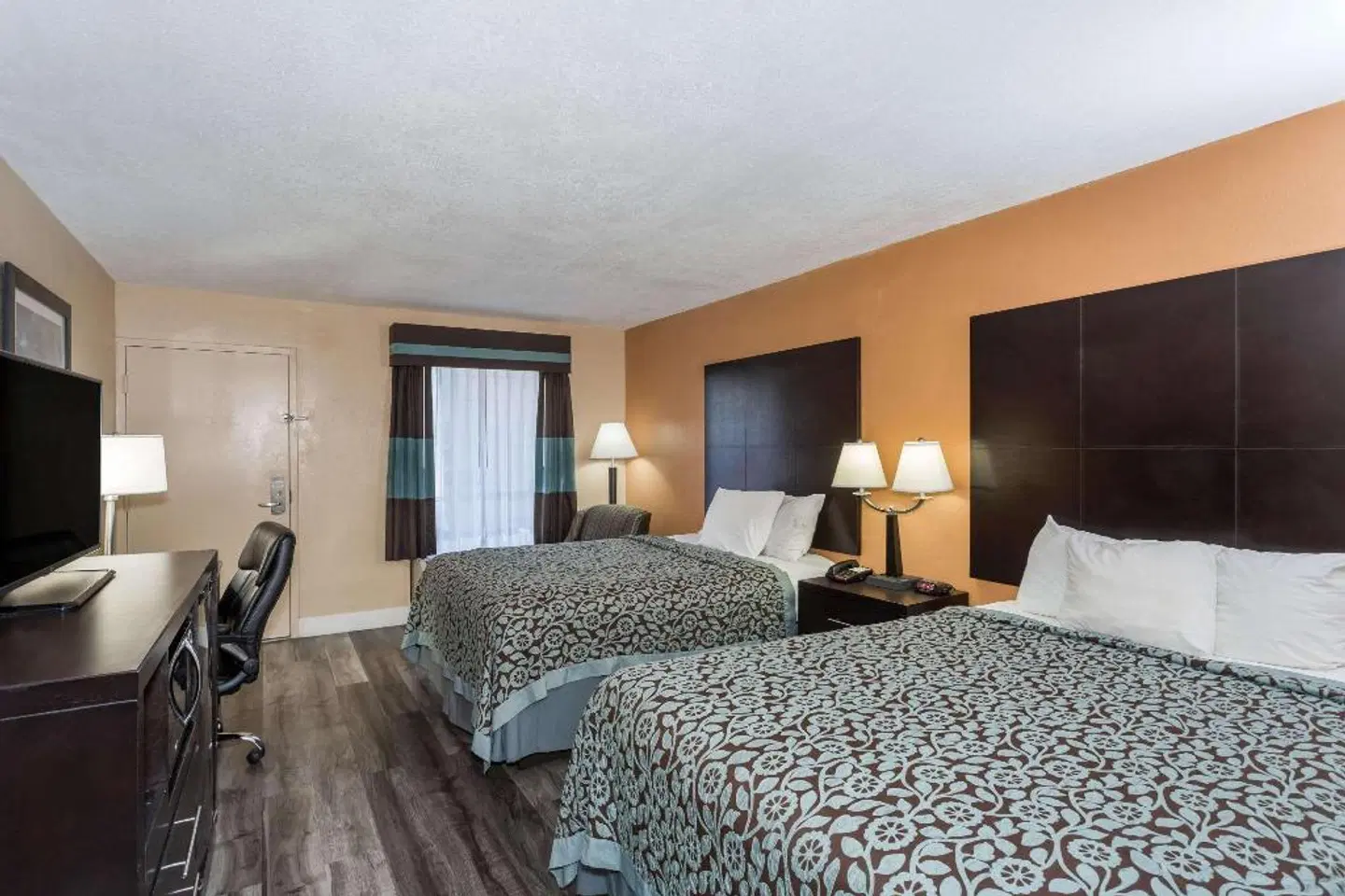 Days Inn by Wyndham Sarasota Bay ROOM_EXAMPLE