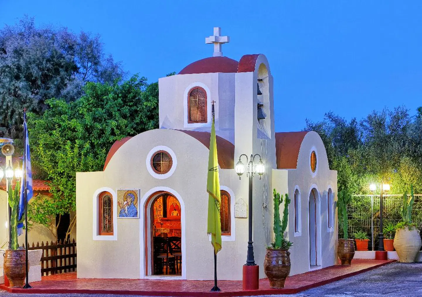 St Constantin EXTERIOR