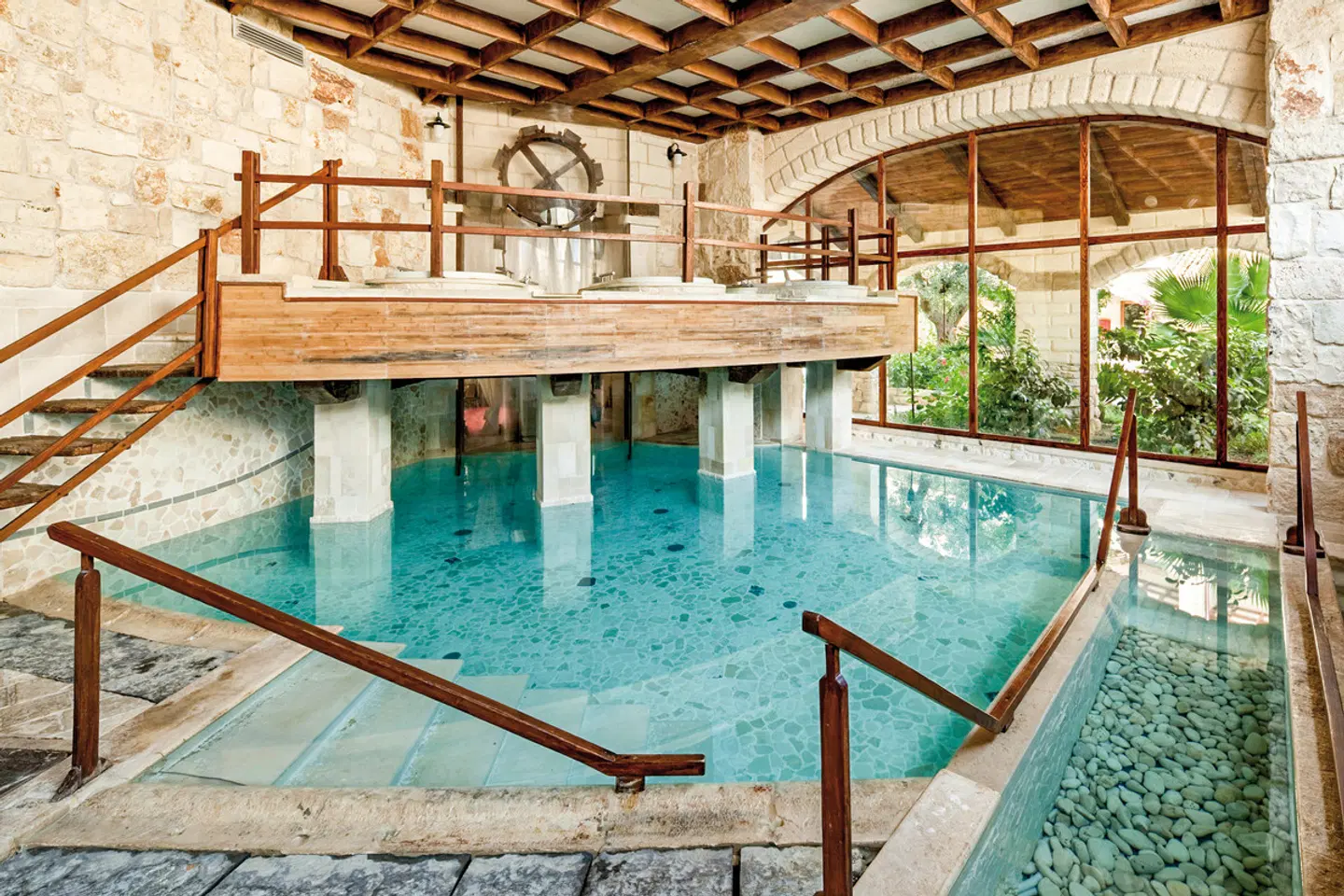 UNA Hotel Regina Bari Hallenbad