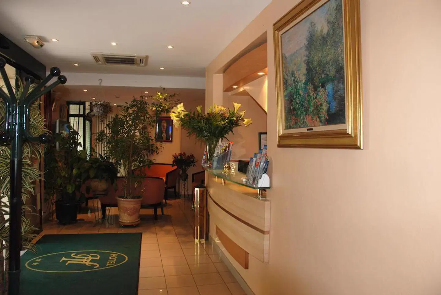 Transcontinental LOUNGE_LOBBY