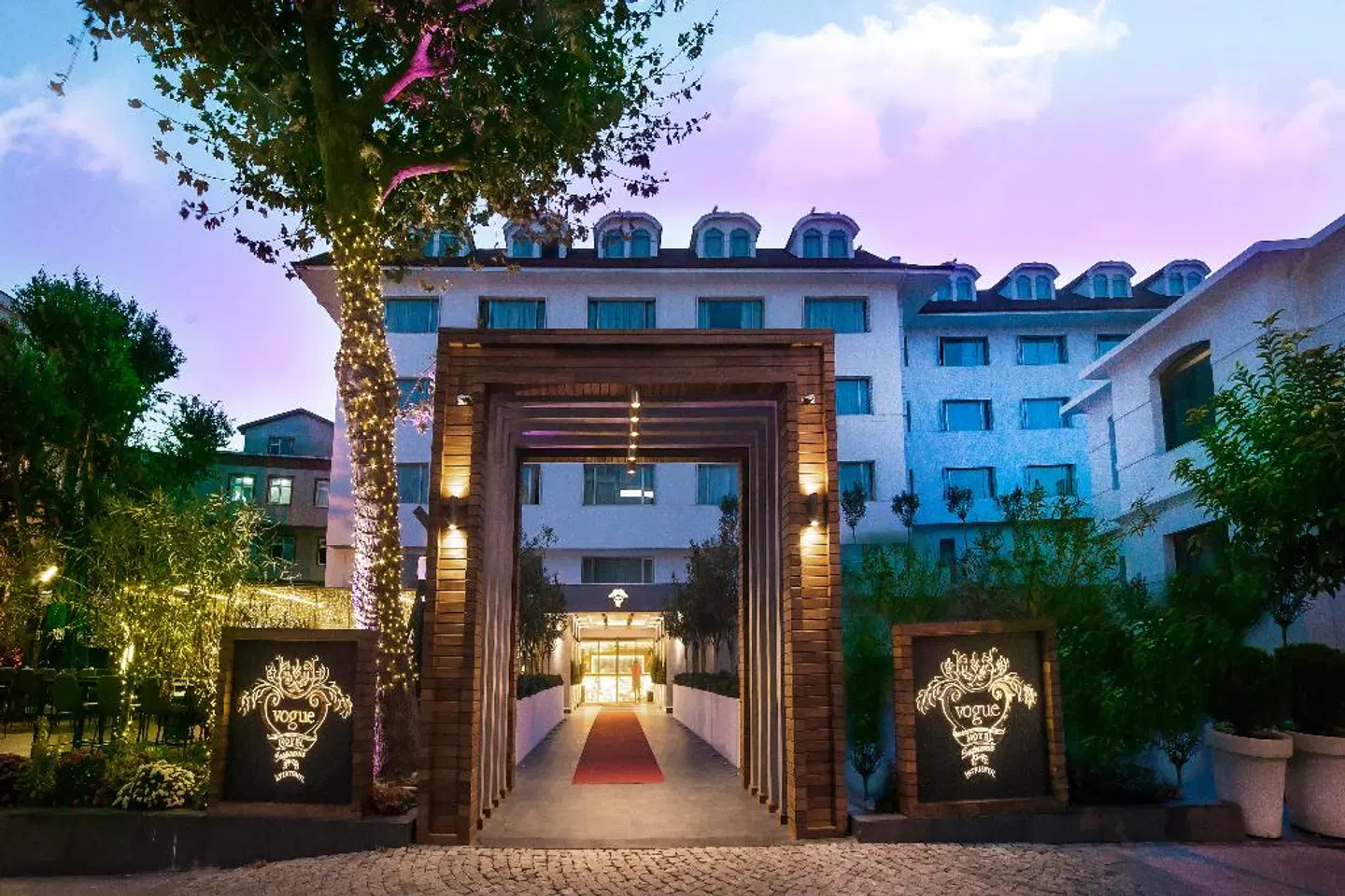 Vogue Hotel Supreme Istanbul EXTERIOR