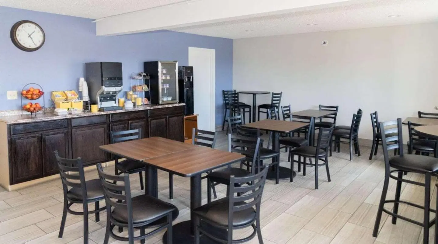 Days Inn by Wyndham Lake Havasu Bar